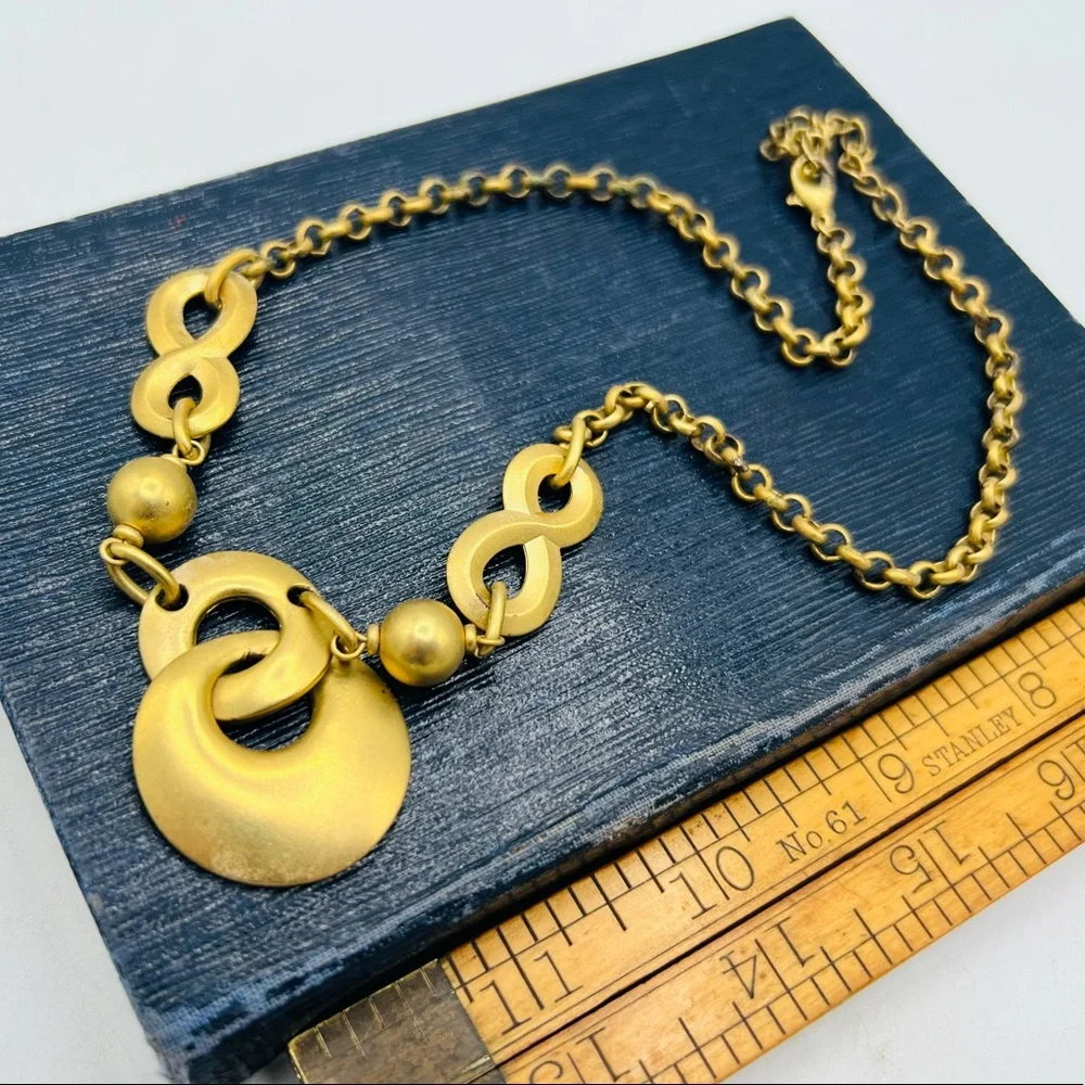 Vintage matte gold linked circle chain necklace infinity links